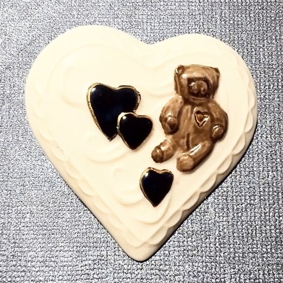 Vintage Ceramic Teddy Bear Heart Shaped Pin Brooch with Gold Heart Accent - Picture 3 of 6